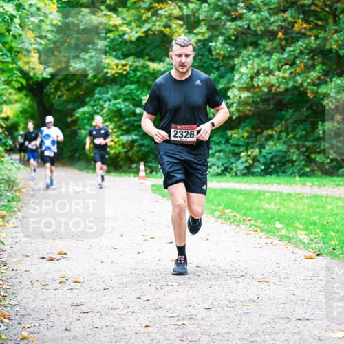 12.10.2025 - Bramfelder Halbmarathon 2025 Dr. Thomas Lammeyer http://msf.ph/oto/9348168 12.10.2025 10:26:19 Laufen 2326 meine-sportfotos.de
