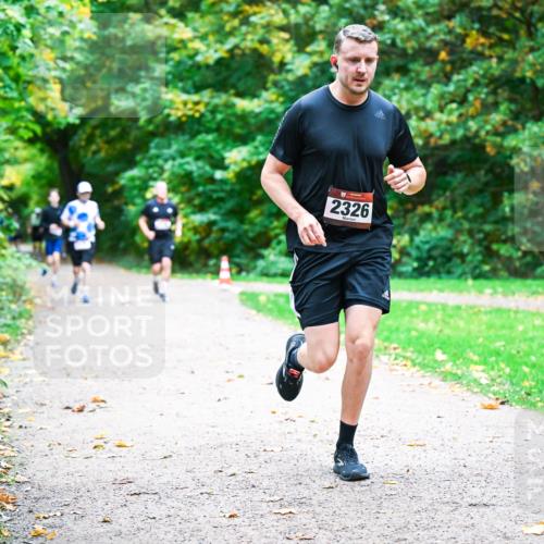 12.10.2025 - Bramfelder Halbmarathon 2025 Dr. Thomas Lammeyer http://msf.ph/oto/9348171 12.10.2025 10:26:20 Laufen 2326 meine-sportfotos.de