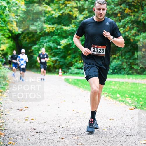 12.10.2025 - Bramfelder Halbmarathon 2025 Dr. Thomas Lammeyer http://msf.ph/oto/9348172 12.10.2025 10:26:20 Laufen 2326 meine-sportfotos.de