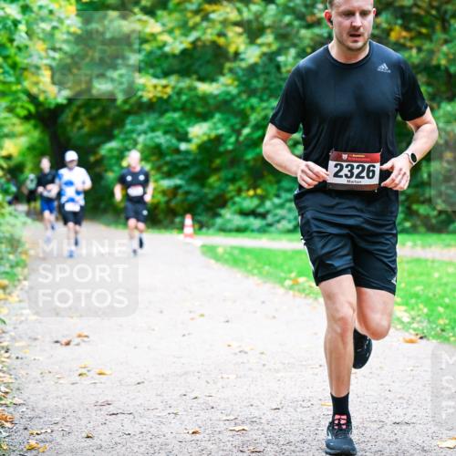 12.10.2025 - Bramfelder Halbmarathon 2025 Dr. Thomas Lammeyer http://msf.ph/oto/9348174 12.10.2025 10:26:20 Laufen 2326 meine-sportfotos.de