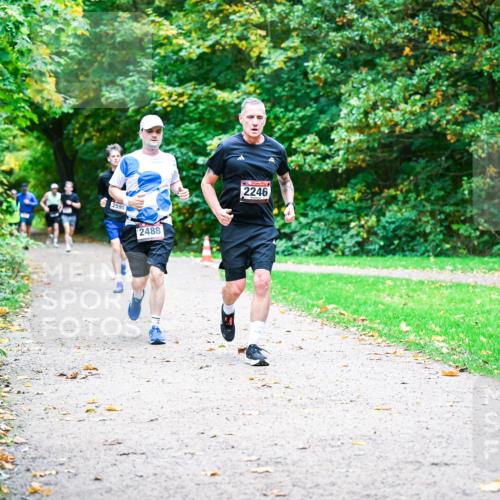12.10.2025 - Bramfelder Halbmarathon 2025 Dr. Thomas Lammeyer http://msf.ph/oto/9348188 12.10.2025 10:26:24 Laufen 2488, 2246 meine-sportfotos.de