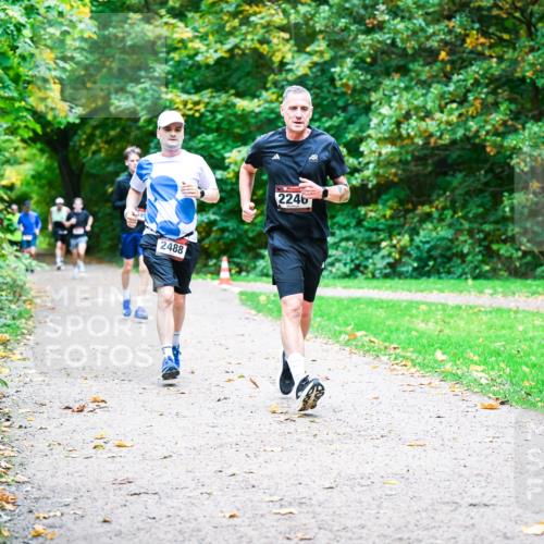 12.10.2025 - Bramfelder Halbmarathon 2025 Dr. Thomas Lammeyer http://msf.ph/oto/9348190 12.10.2025 10:26:24 Laufen 2488, 2246 meine-sportfotos.de