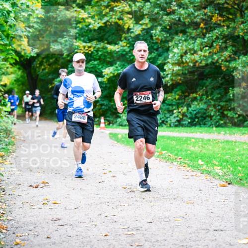 12.10.2025 - Bramfelder Halbmarathon 2025 Dr. Thomas Lammeyer http://msf.ph/oto/9348191 12.10.2025 10:26:24 Laufen 2488, 2246 meine-sportfotos.de