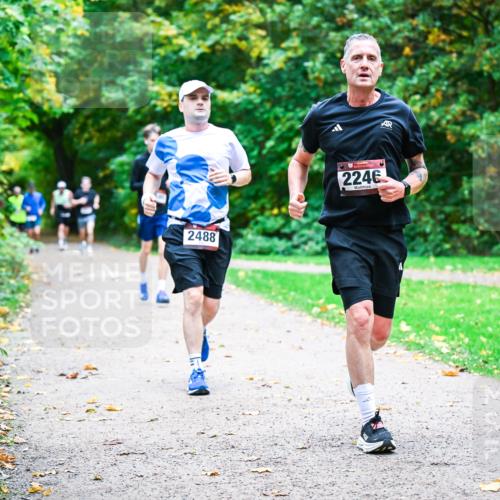 12.10.2025 - Bramfelder Halbmarathon 2025 Dr. Thomas Lammeyer http://msf.ph/oto/9348196 12.10.2025 10:26:25 Laufen 2488, 2246 meine-sportfotos.de
