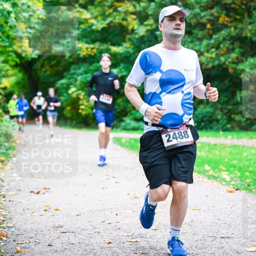 12.10.2025 - Bramfelder Halbmarathon 2025 Dr. Thomas Lammeyer http://msf.ph/oto/9348201 12.10.2025 10:26:26 Laufen 2, 2488 meine-sportfotos.de