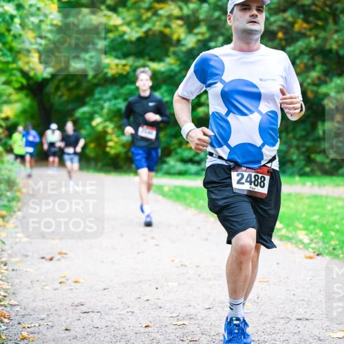 12.10.2025 - Bramfelder Halbmarathon 2025 Dr. Thomas Lammeyer http://msf.ph/oto/9348202 12.10.2025 10:26:26 Laufen 2488 meine-sportfotos.de