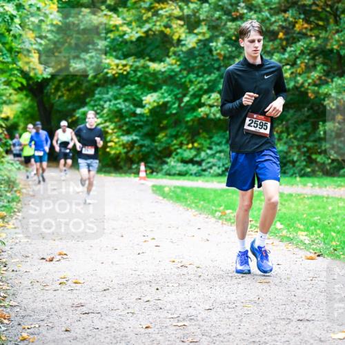 12.10.2025 - Bramfelder Halbmarathon 2025 Dr. Thomas Lammeyer http://msf.ph/oto/9348210 12.10.2025 10:26:28 Laufen 2595 meine-sportfotos.de