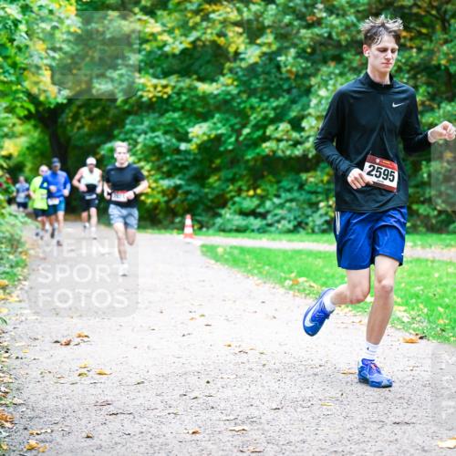 12.10.2025 - Bramfelder Halbmarathon 2025 Dr. Thomas Lammeyer http://msf.ph/oto/9348212 12.10.2025 10:26:29 Laufen 2595 meine-sportfotos.de