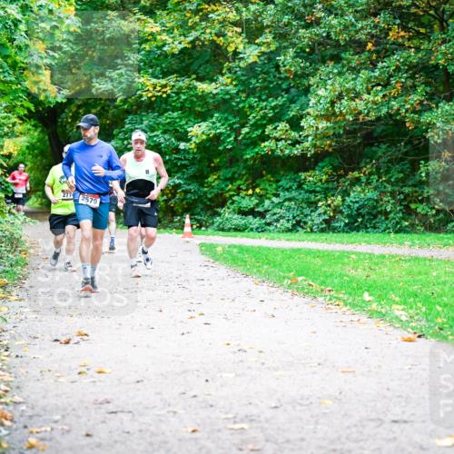 12.10.2025 - Bramfelder Halbmarathon 2025 Dr. Thomas Lammeyer http://msf.ph/oto/9348237 12.10.2025 10:26:33 Laufen 2772579 meine-sportfotos.de