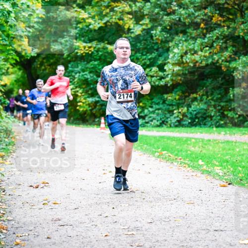 12.10.2025 - Bramfelder Halbmarathon 2025 Dr. Thomas Lammeyer http://msf.ph/oto/9348280 12.10.2025 10:26:41 Laufen 2174 meine-sportfotos.de