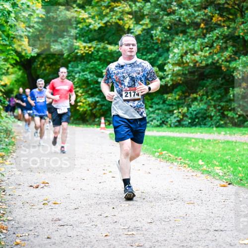 12.10.2025 - Bramfelder Halbmarathon 2025 Dr. Thomas Lammeyer http://msf.ph/oto/9348281 12.10.2025 10:26:41 Laufen 2174 meine-sportfotos.de