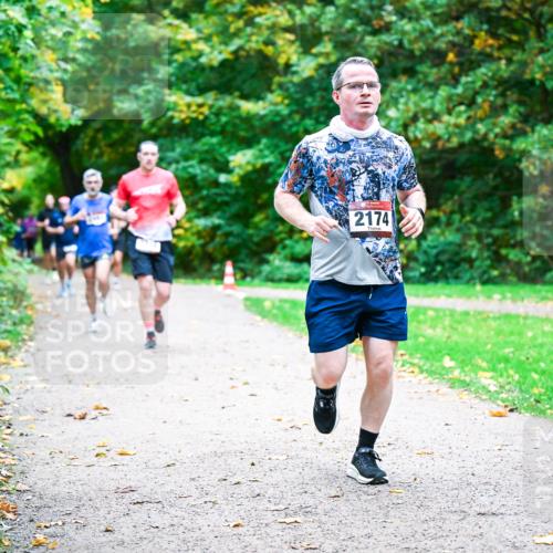 12.10.2025 - Bramfelder Halbmarathon 2025 Dr. Thomas Lammeyer http://msf.ph/oto/9348284 12.10.2025 10:26:42 Laufen 2174 meine-sportfotos.de