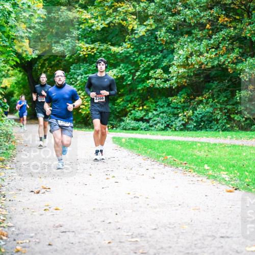 12.10.2025 - Bramfelder Halbmarathon 2025 Dr. Thomas Lammeyer http://msf.ph/oto/9348308 12.10.2025 10:26:47 Laufen 2304, 2103, 2366 meine-sportfotos.de