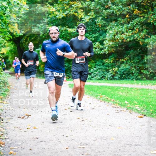 12.10.2025 - Bramfelder Halbmarathon 2025 Dr. Thomas Lammeyer http://msf.ph/oto/9348317 12.10.2025 10:26:48 Laufen 2304, 2103, 2366 meine-sportfotos.de
