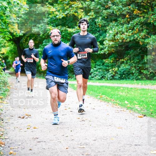 12.10.2025 - Bramfelder Halbmarathon 2025 Dr. Thomas Lammeyer http://msf.ph/oto/9348318 12.10.2025 10:26:48 Laufen 2304, 2105, 2366 meine-sportfotos.de