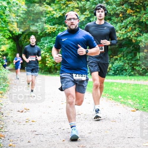 12.10.2025 - Bramfelder Halbmarathon 2025 Dr. Thomas Lammeyer http://msf.ph/oto/9348323 12.10.2025 10:26:49 Laufen 2304, 210, 66 meine-sportfotos.de