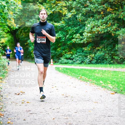 12.10.2025 - Bramfelder Halbmarathon 2025 Dr. Thomas Lammeyer http://msf.ph/oto/9348332 12.10.2025 10:26:50 Laufen 2304, 102 meine-sportfotos.de