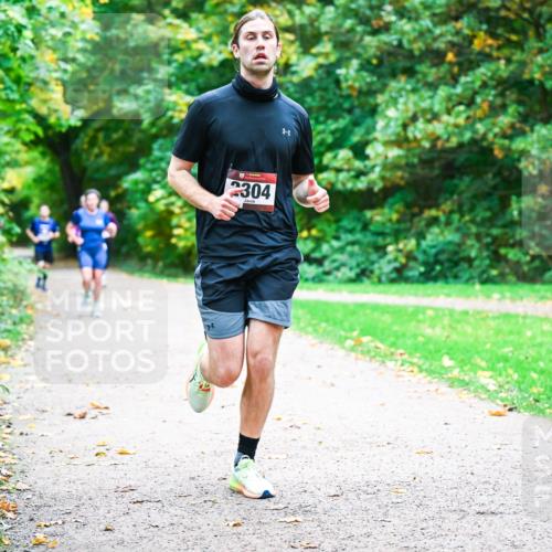 12.10.2025 - Bramfelder Halbmarathon 2025 Dr. Thomas Lammeyer http://msf.ph/oto/9348336 12.10.2025 10:26:51 Laufen 2304 meine-sportfotos.de