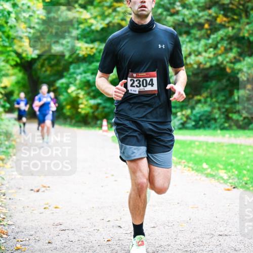 12.10.2025 - Bramfelder Halbmarathon 2025 Dr. Thomas Lammeyer http://msf.ph/oto/9348339 12.10.2025 10:26:51 Laufen 2304, 102 meine-sportfotos.de