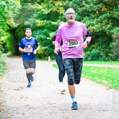 12.10.2025 - Bramfelder Halbmarathon 2025 Dr. Thomas Lammeyer http://msf.ph/oto/9348369 12.10.2025 10:26:58 Laufen 2483, 2982, 8127 meine-sportfotos.de