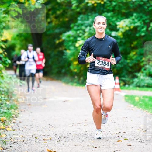 12.10.2025 - Bramfelder Halbmarathon 2025 Dr. Thomas Lammeyer http://msf.ph/oto/9348400 12.10.2025 10:27:15 Laufen 241, 2384 meine-sportfotos.de