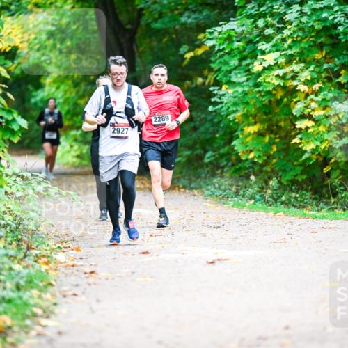 12.10.2025 - Bramfelder Halbmarathon 2025 Dr. Thomas Lammeyer http://msf.ph/oto/9348404 12.10.2025 10:27:16 Laufen 2927, 2289 meine-sportfotos.de