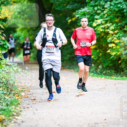 12.10.2025 - Bramfelder Halbmarathon 2025 Dr. Thomas Lammeyer http://msf.ph/oto/9348419 12.10.2025 10:27:19 Laufen 2927, 228 meine-sportfotos.de