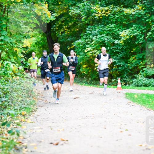 12.10.2025 - Bramfelder Halbmarathon 2025 Dr. Thomas Lammeyer http://msf.ph/oto/9348467 12.10.2025 10:27:28 Laufen 2471, 2379, 2667 meine-sportfotos.de