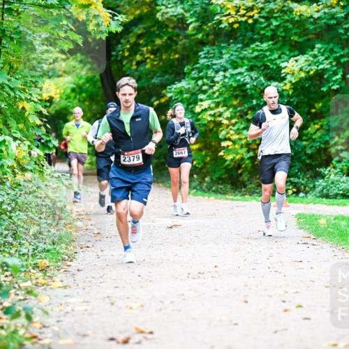 12.10.2025 - Bramfelder Halbmarathon 2025 Dr. Thomas Lammeyer http://msf.ph/oto/9348471 12.10.2025 10:27:29 Laufen 2379, 2667 meine-sportfotos.de