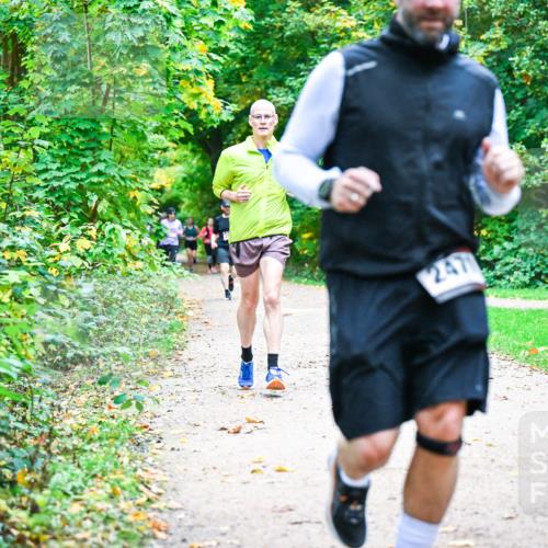 12.10.2025 - Bramfelder Halbmarathon 2025 Dr. Thomas Lammeyer http://msf.ph/oto/9348517 12.10.2025 10:27:37 Laufen 247 meine-sportfotos.de