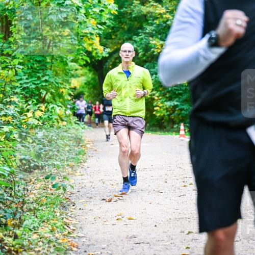 12.10.2025 - Bramfelder Halbmarathon 2025 Dr. Thomas Lammeyer http://msf.ph/oto/9348518 12.10.2025 10:27:38 Laufen 2471 meine-sportfotos.de