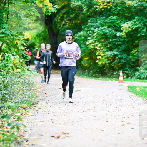 12.10.2025 - Bramfelder Halbmarathon 2025 Dr. Thomas Lammeyer http://msf.ph/oto/9348550 12.10.2025 10:27:46 Laufen 2253 meine-sportfotos.de