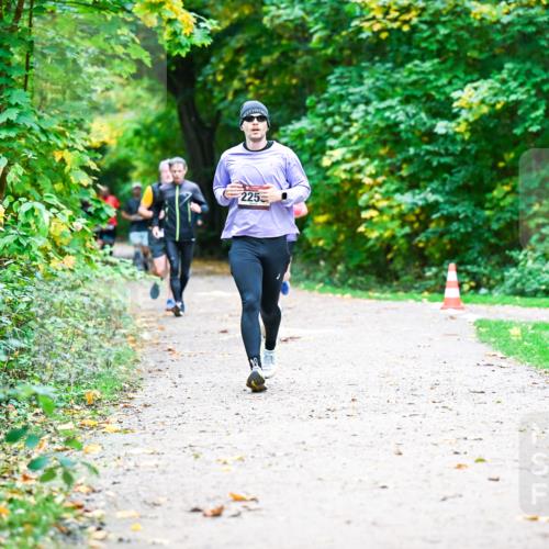 12.10.2025 - Bramfelder Halbmarathon 2025 Dr. Thomas Lammeyer http://msf.ph/oto/9348552 12.10.2025 10:27:46 Laufen 225 meine-sportfotos.de