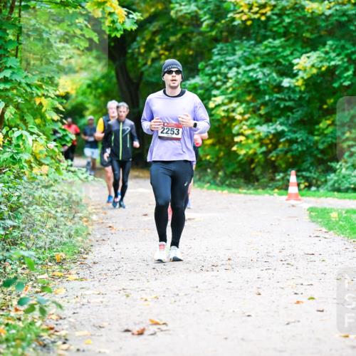 12.10.2025 - Bramfelder Halbmarathon 2025 Dr. Thomas Lammeyer http://msf.ph/oto/9348556 12.10.2025 10:27:46 Laufen 2253 meine-sportfotos.de