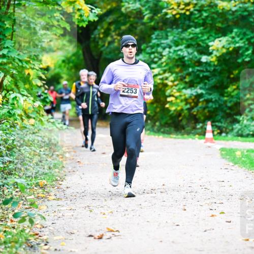12.10.2025 - Bramfelder Halbmarathon 2025 Dr. Thomas Lammeyer http://msf.ph/oto/9348560 12.10.2025 10:27:47 Laufen 2253 meine-sportfotos.de