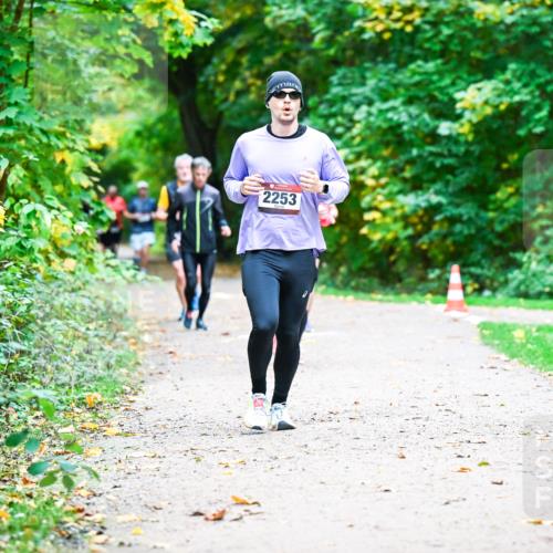 12.10.2025 - Bramfelder Halbmarathon 2025 Dr. Thomas Lammeyer http://msf.ph/oto/9348561 12.10.2025 10:27:47 Laufen 2253 meine-sportfotos.de