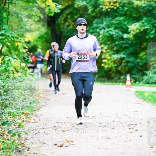 12.10.2025 - Bramfelder Halbmarathon 2025 Dr. Thomas Lammeyer http://msf.ph/oto/9348563 12.10.2025 10:27:47 Laufen 2253 meine-sportfotos.de