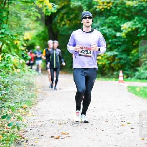 12.10.2025 - Bramfelder Halbmarathon 2025 Dr. Thomas Lammeyer http://msf.ph/oto/9348566 12.10.2025 10:27:48 Laufen 2253 meine-sportfotos.de