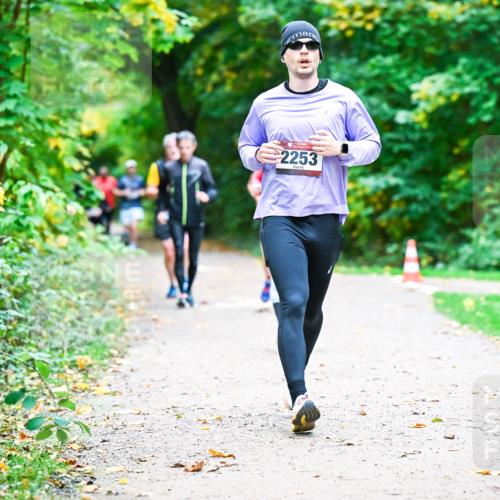 12.10.2025 - Bramfelder Halbmarathon 2025 Dr. Thomas Lammeyer http://msf.ph/oto/9348567 12.10.2025 10:27:48 Laufen 2253 meine-sportfotos.de