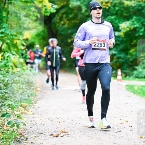 12.10.2025 - Bramfelder Halbmarathon 2025 Dr. Thomas Lammeyer http://msf.ph/oto/9348569 12.10.2025 10:27:48 Laufen 2253 meine-sportfotos.de