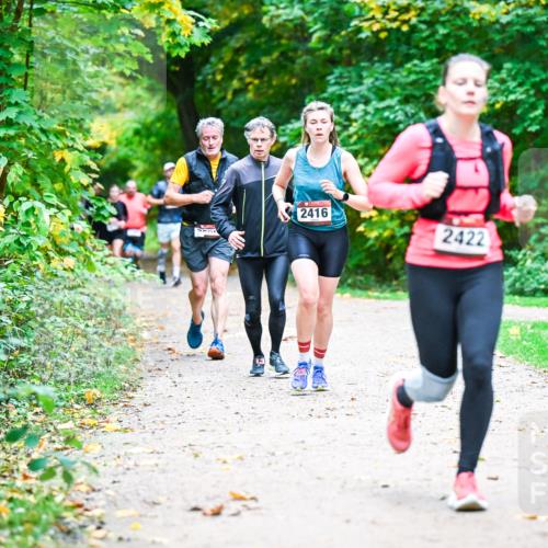 12.10.2025 - Bramfelder Halbmarathon 2025 Dr. Thomas Lammeyer http://msf.ph/oto/9348578 12.10.2025 10:27:50 Laufen 2416, 2422 meine-sportfotos.de