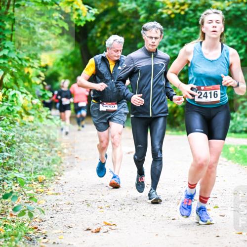 12.10.2025 - Bramfelder Halbmarathon 2025 Dr. Thomas Lammeyer http://msf.ph/oto/9348593 12.10.2025 10:27:52 Laufen 2416 meine-sportfotos.de