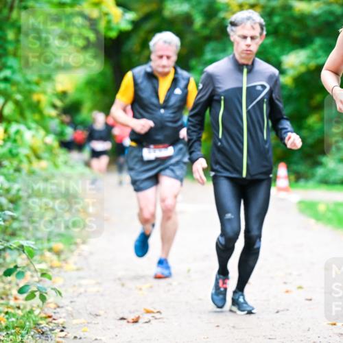 12.10.2025 - Bramfelder Halbmarathon 2025 Dr. Thomas Lammeyer http://msf.ph/oto/9348598 12.10.2025 10:27:53 Laufen 2416 meine-sportfotos.de