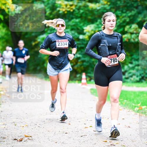 12.10.2025 - Bramfelder Halbmarathon 2025 Dr. Thomas Lammeyer http://msf.ph/oto/9348642 12.10.2025 10:28:03 Laufen 2334, 785, 2325 meine-sportfotos.de