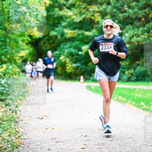12.10.2025 - Bramfelder Halbmarathon 2025 Dr. Thomas Lammeyer http://msf.ph/oto/9348648 12.10.2025 10:28:04 Laufen 2334, 34, 2785 meine-sportfotos.de