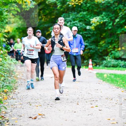 12.10.2025 - Bramfelder Halbmarathon 2025 Dr. Thomas Lammeyer http://msf.ph/oto/9348680 12.10.2025 10:28:11 Laufen 8, 0, 2401, 27, 2363 meine-sportfotos.de