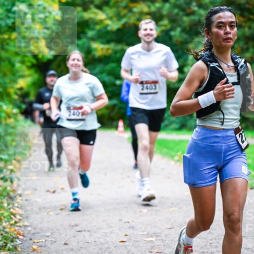 12.10.2025 - Bramfelder Halbmarathon 2025 Dr. Thomas Lammeyer http://msf.ph/oto/9348700 12.10.2025 10:28:14 Laufen 240, 2403 meine-sportfotos.de