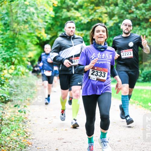 12.10.2025 - Bramfelder Halbmarathon 2025 Dr. Thomas Lammeyer http://msf.ph/oto/9348780 12.10.2025 10:28:33 Laufen 615, 2333, 105, 2223 meine-sportfotos.de
