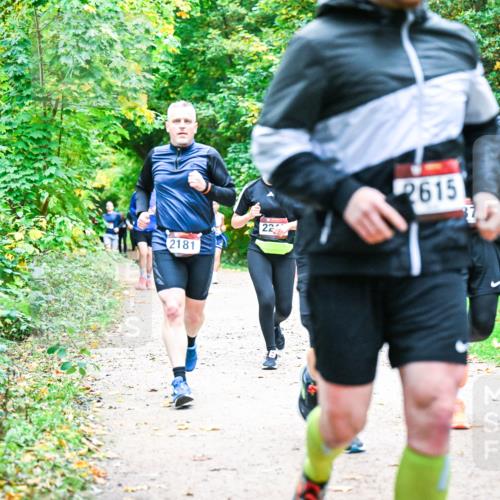 12.10.2025 - Bramfelder Halbmarathon 2025 Dr. Thomas Lammeyer http://msf.ph/oto/9348785 12.10.2025 10:28:35 Laufen 2181, 22, 2615, 37 meine-sportfotos.de