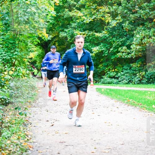 12.10.2025 - Bramfelder Halbmarathon 2025 Dr. Thomas Lammeyer http://msf.ph/oto/9348803 12.10.2025 10:28:38 Laufen 2423, 2290 meine-sportfotos.de